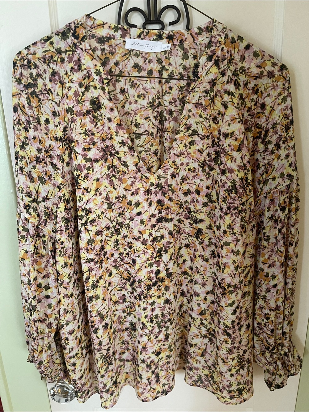 All in Favor Lavender Pink Floral V-Neck Long Sleeve Blouse